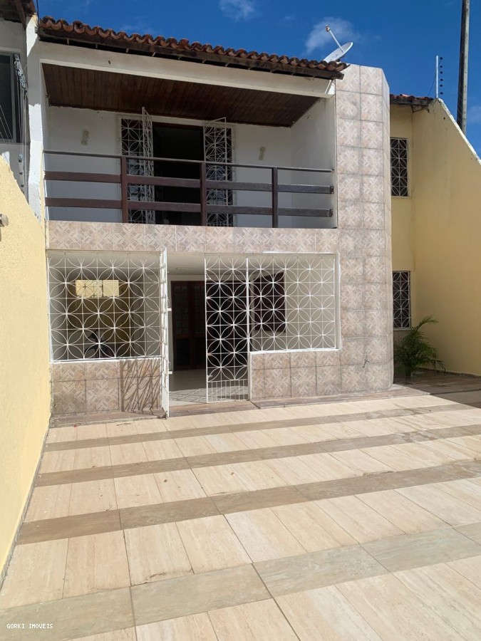 Casa à venda com 4 quartos, 151m² - Foto 2