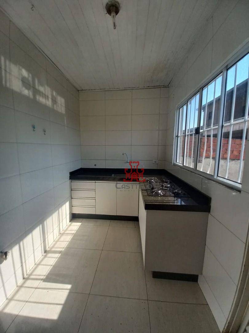 Casa à venda com 2 quartos, 90m² - Foto 4