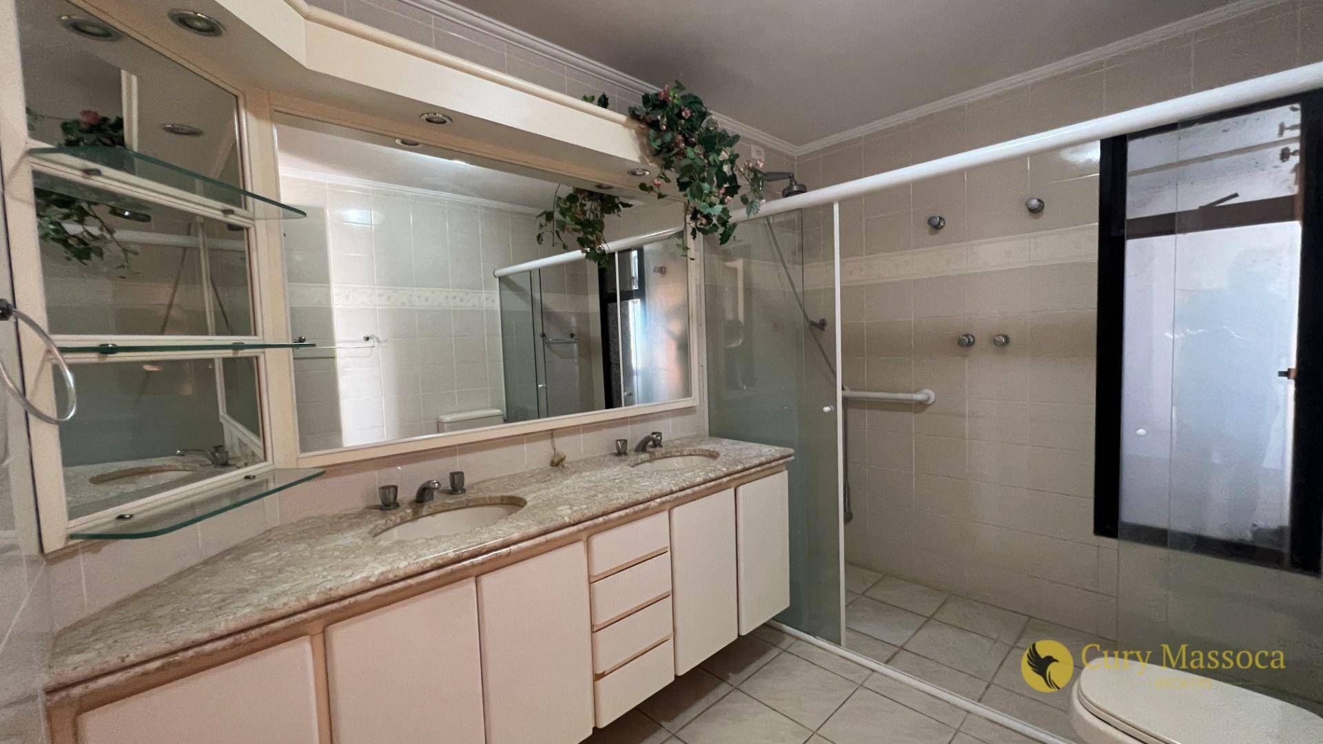 Apartamento para alugar com 4 quartos, 247m² - Foto 16