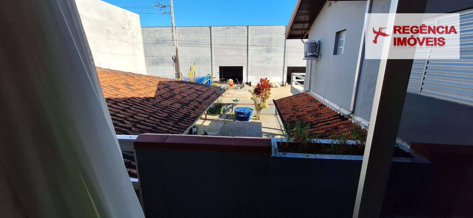 Casa à venda com 6 quartos, 238m² - Foto 27