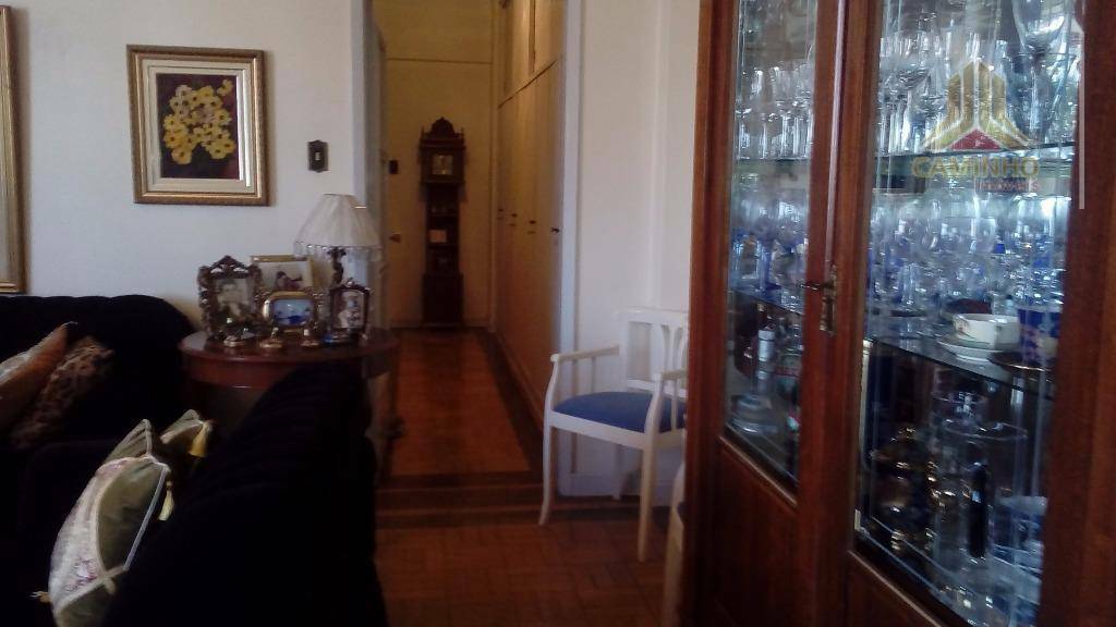 Apartamento à venda com 3 quartos, 130m² - Foto 2