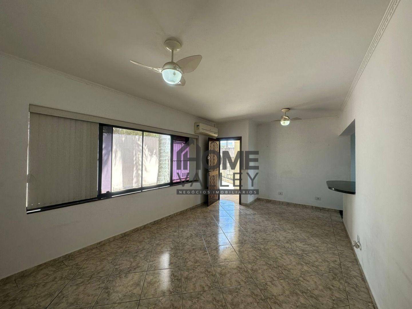 Casa de Condomínio à venda com 3 quartos, 350m² - Foto 4