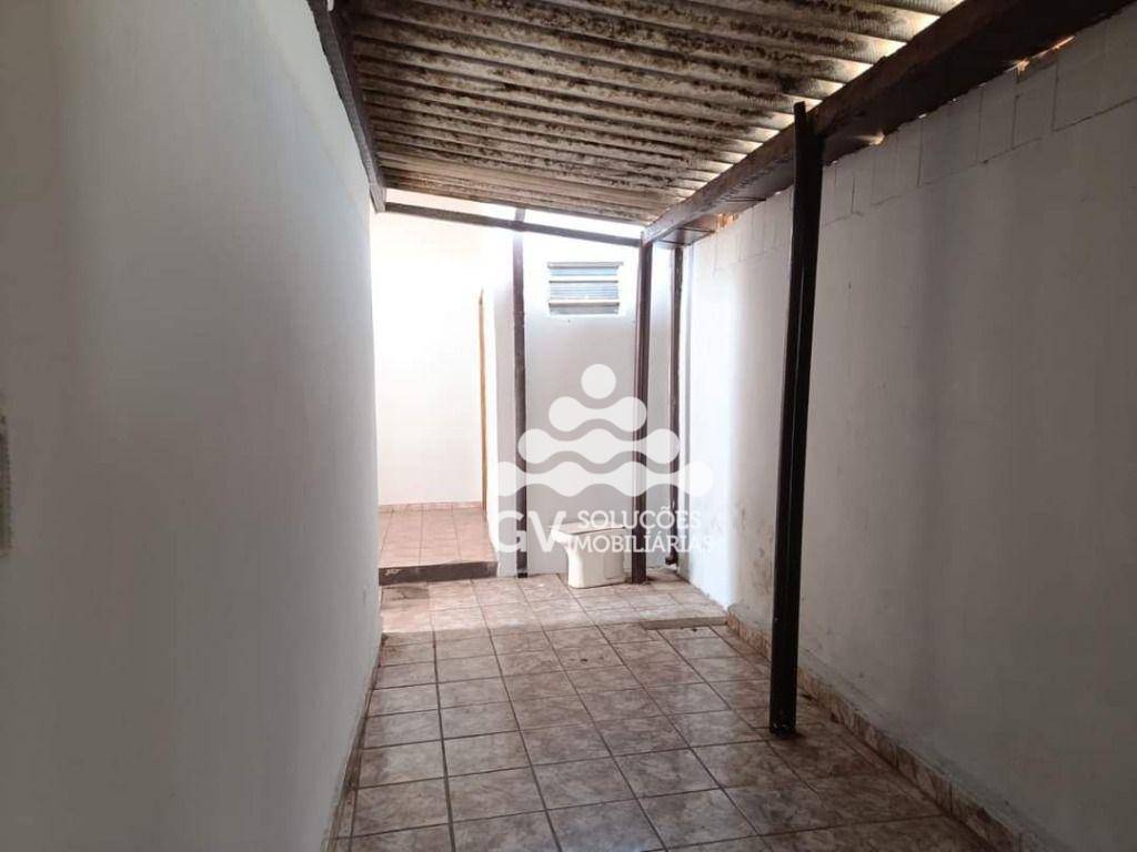 Casa à venda com 2 quartos, 180m² - Foto 14