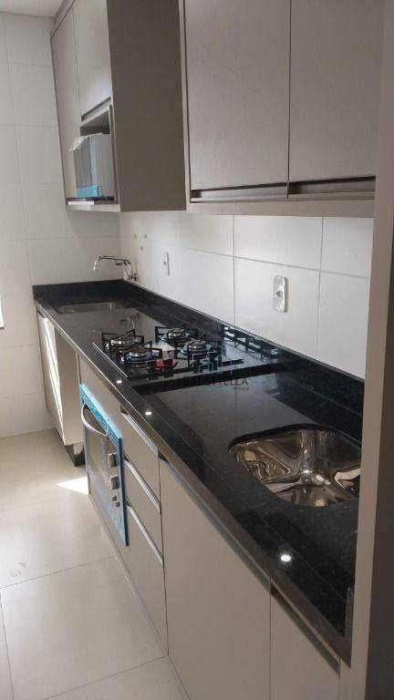 Apartamento à venda com 2 quartos, 72m² - Foto 4