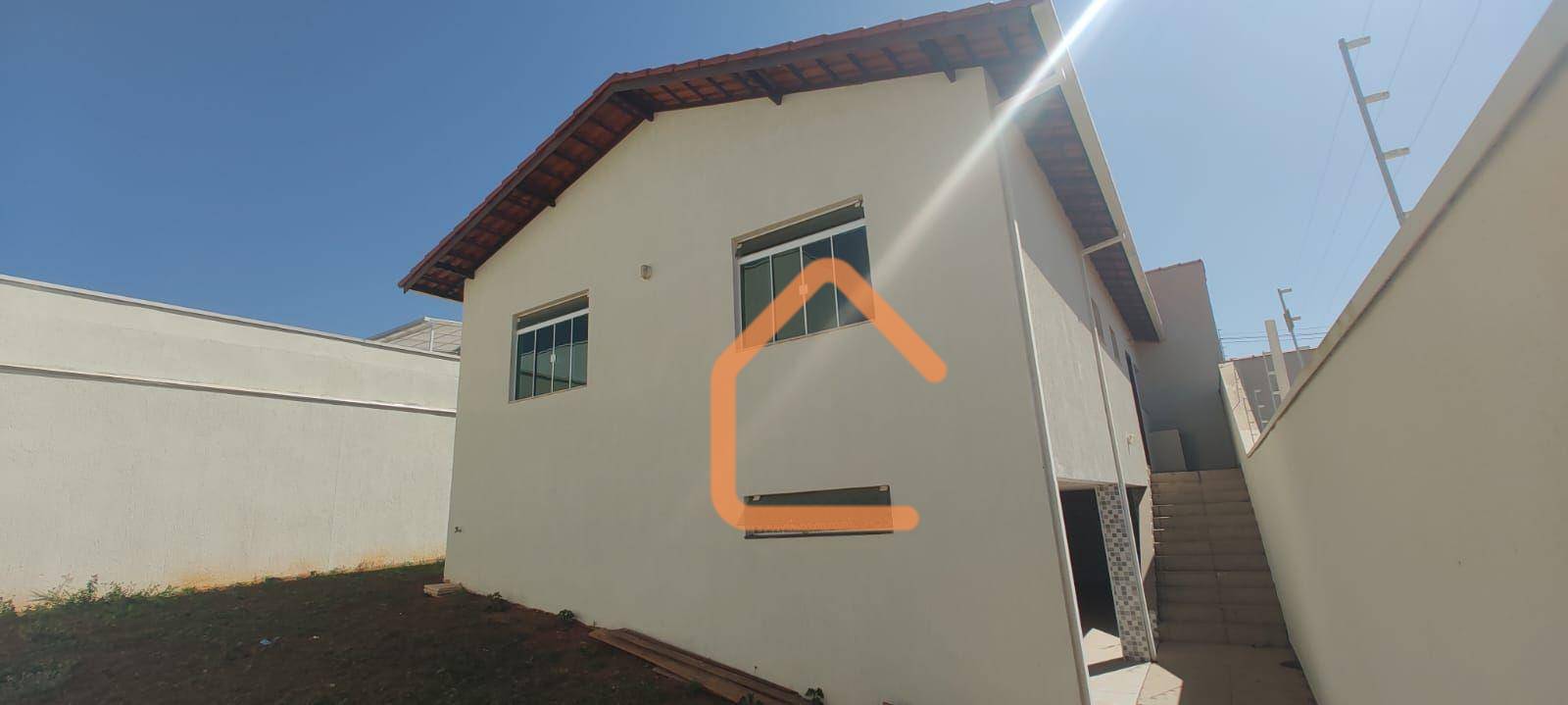 Casa à venda com 3 quartos, 189m² - Foto 1