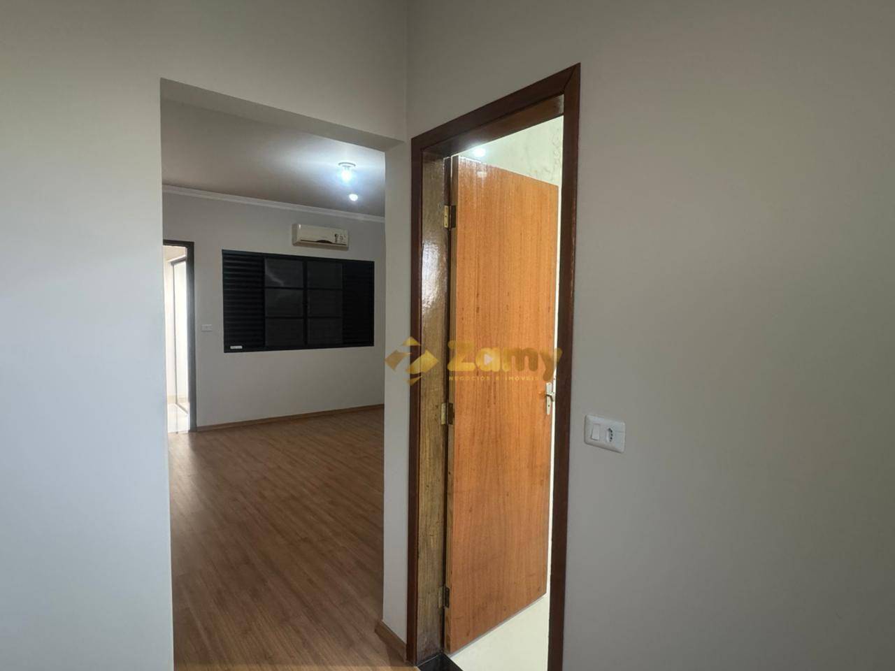 Casa à venda com 3 quartos, 232m² - Foto 3