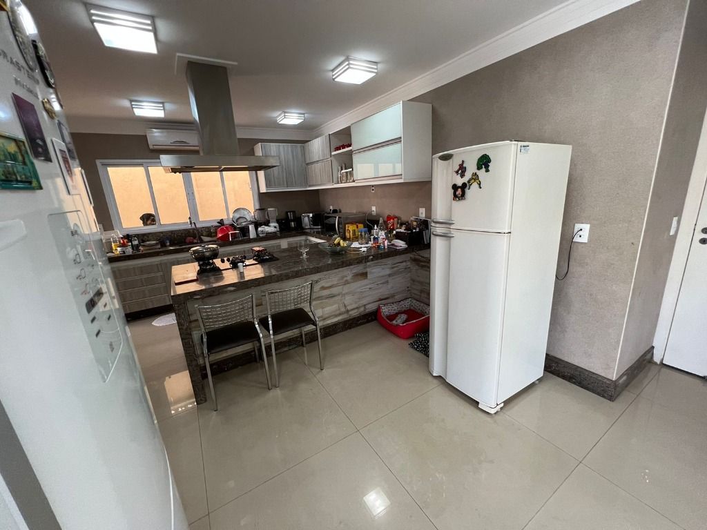 Casa de Condomínio à venda com 4 quartos, 330m² - Foto 52