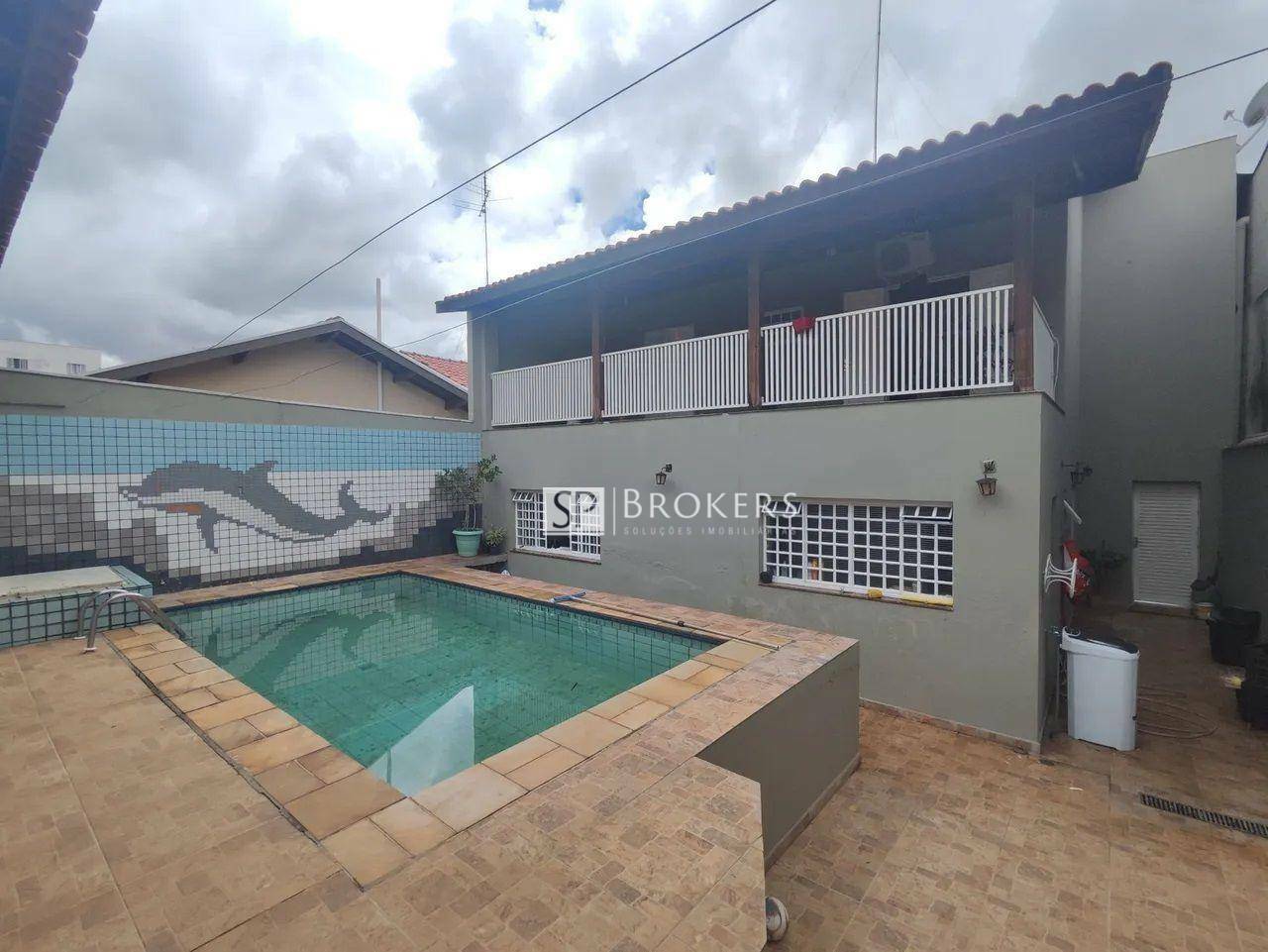 Casa à venda com 3 quartos, 240m² - Foto 2