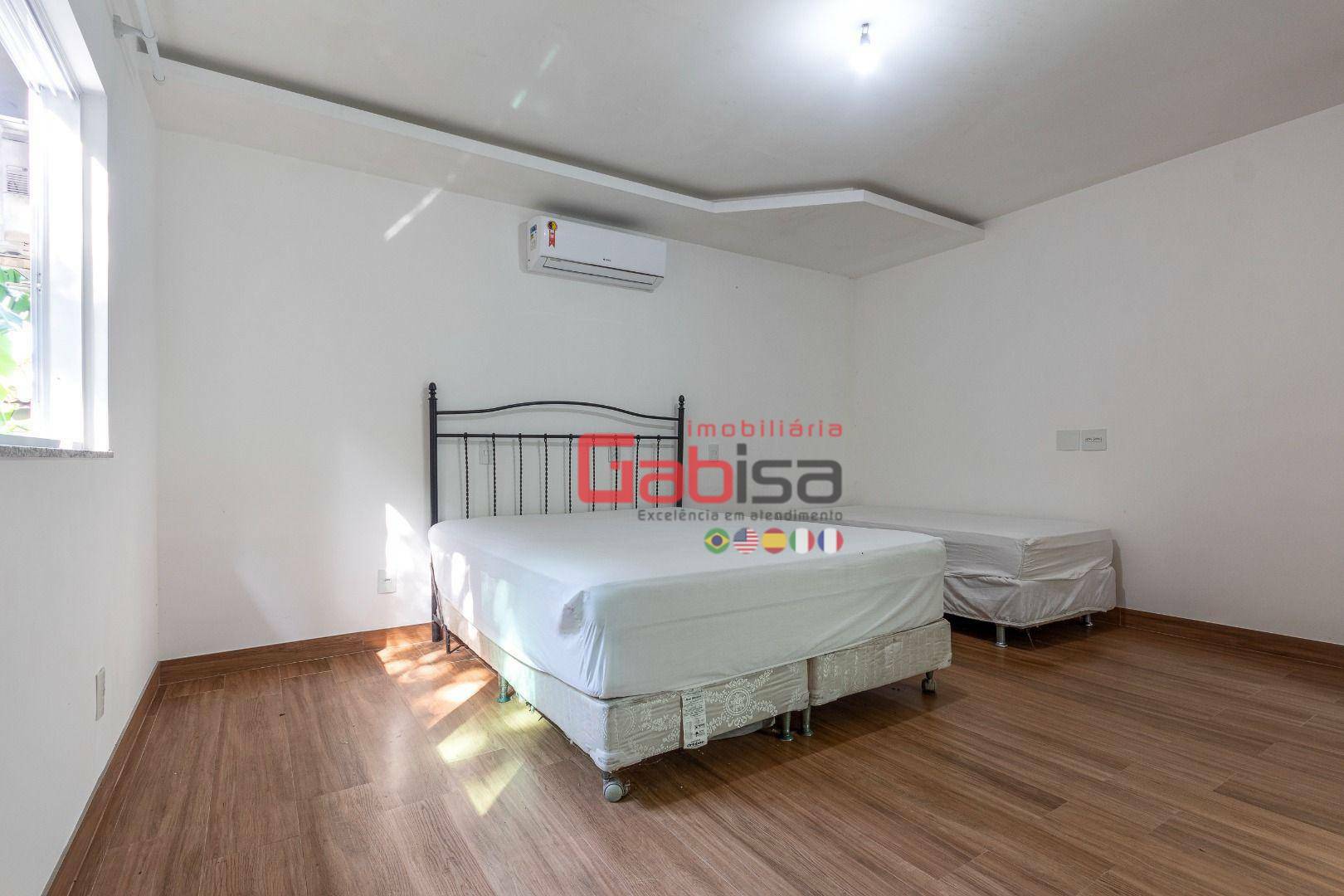 Casa à venda com 6 quartos, 400m² - Foto 2