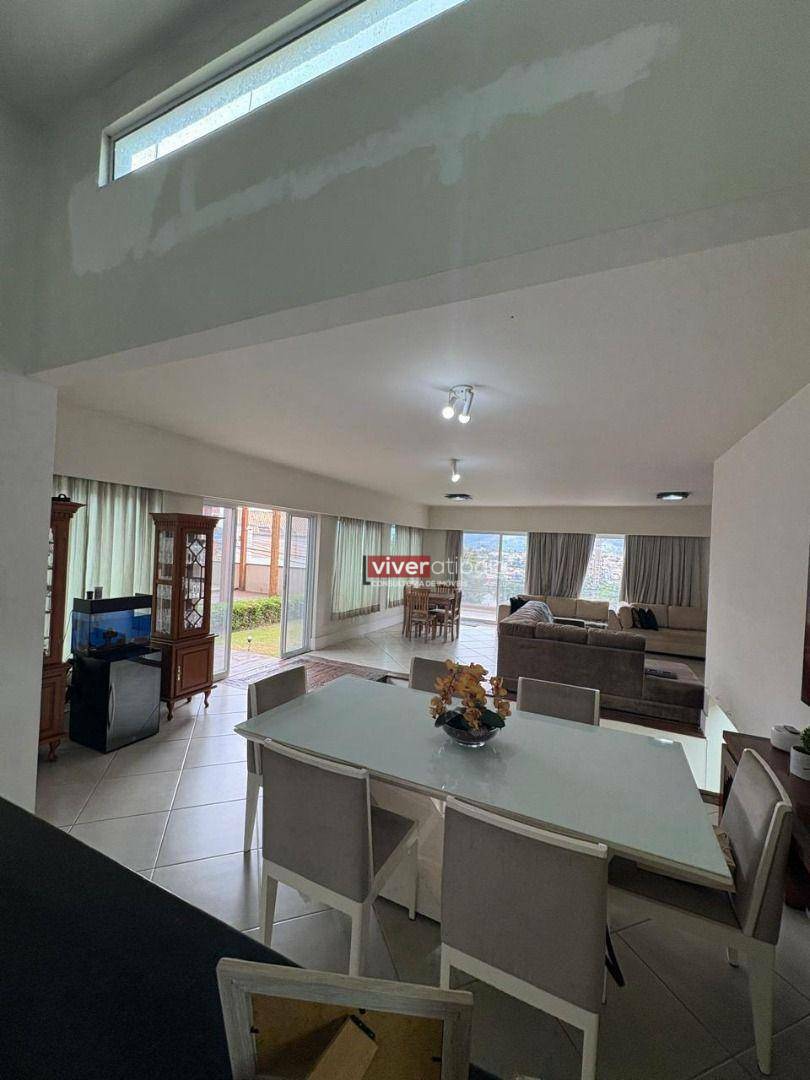 Casa à venda com 3 quartos, 291m² - Foto 4