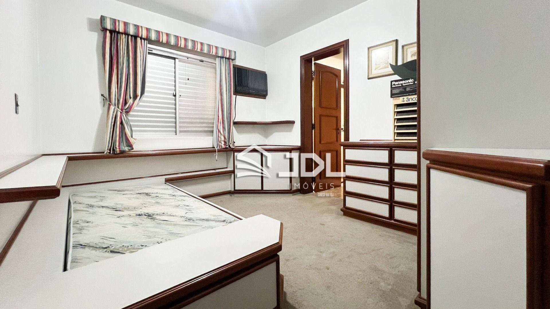 Apartamento à venda com 3 quartos, 257m² - Foto 19