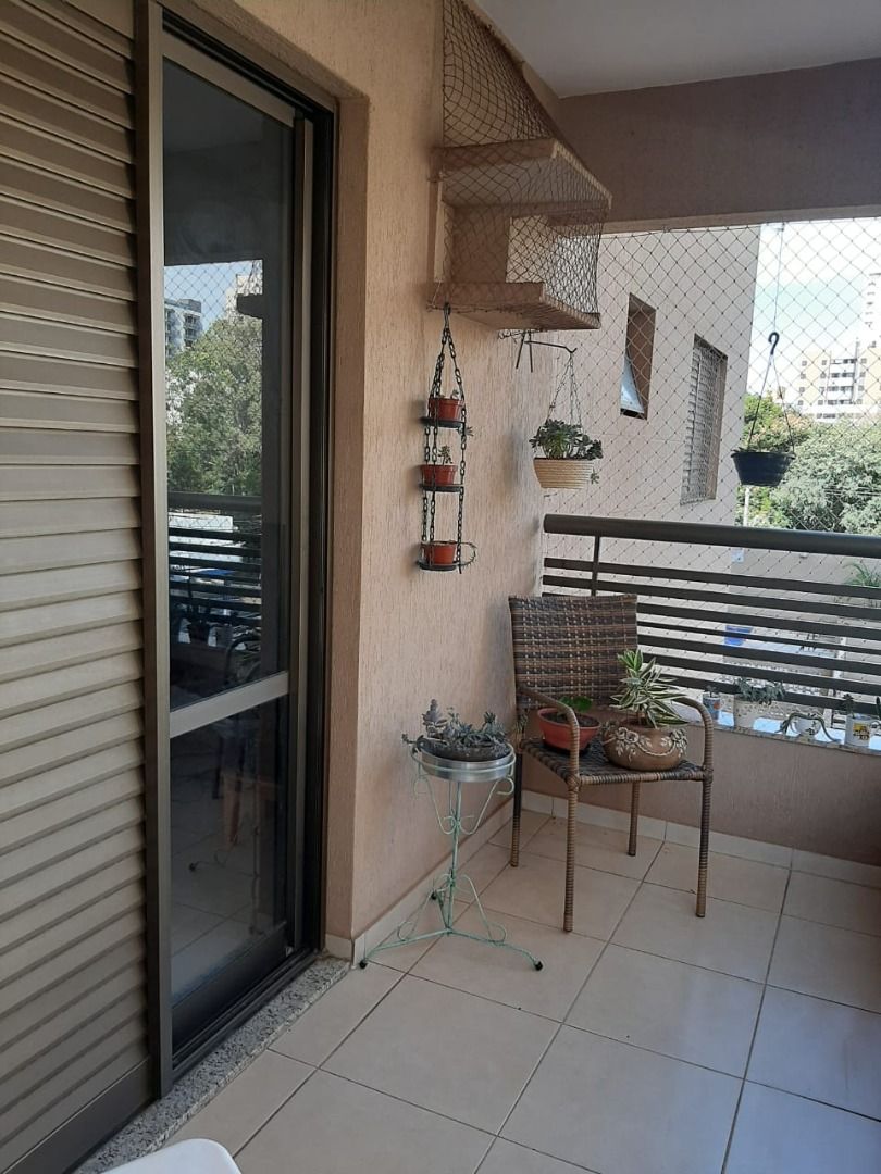 Apartamento à venda com 3 quartos, 124m² - Foto 1