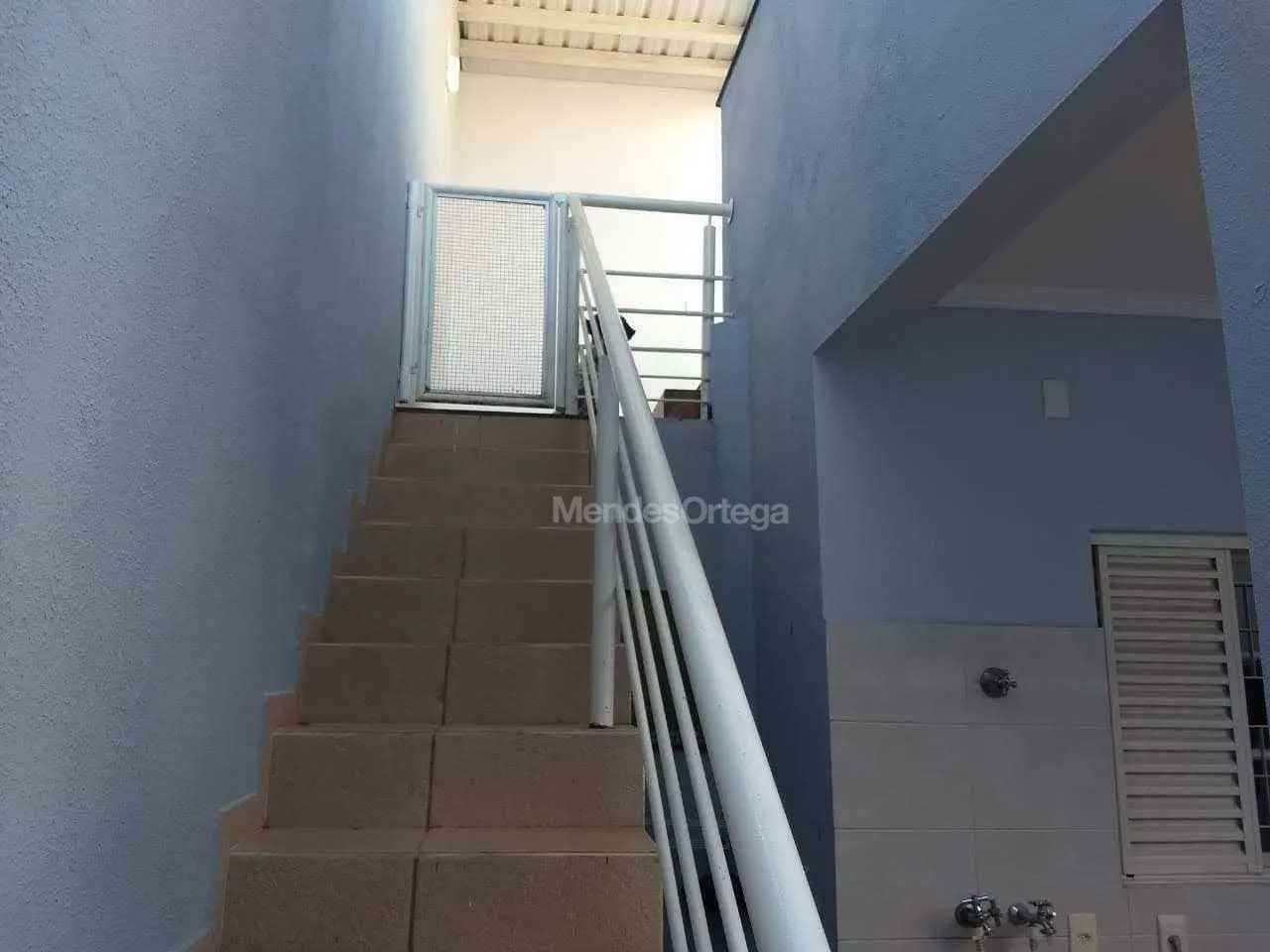 Casa à venda com 2 quartos, 240m² - Foto 3