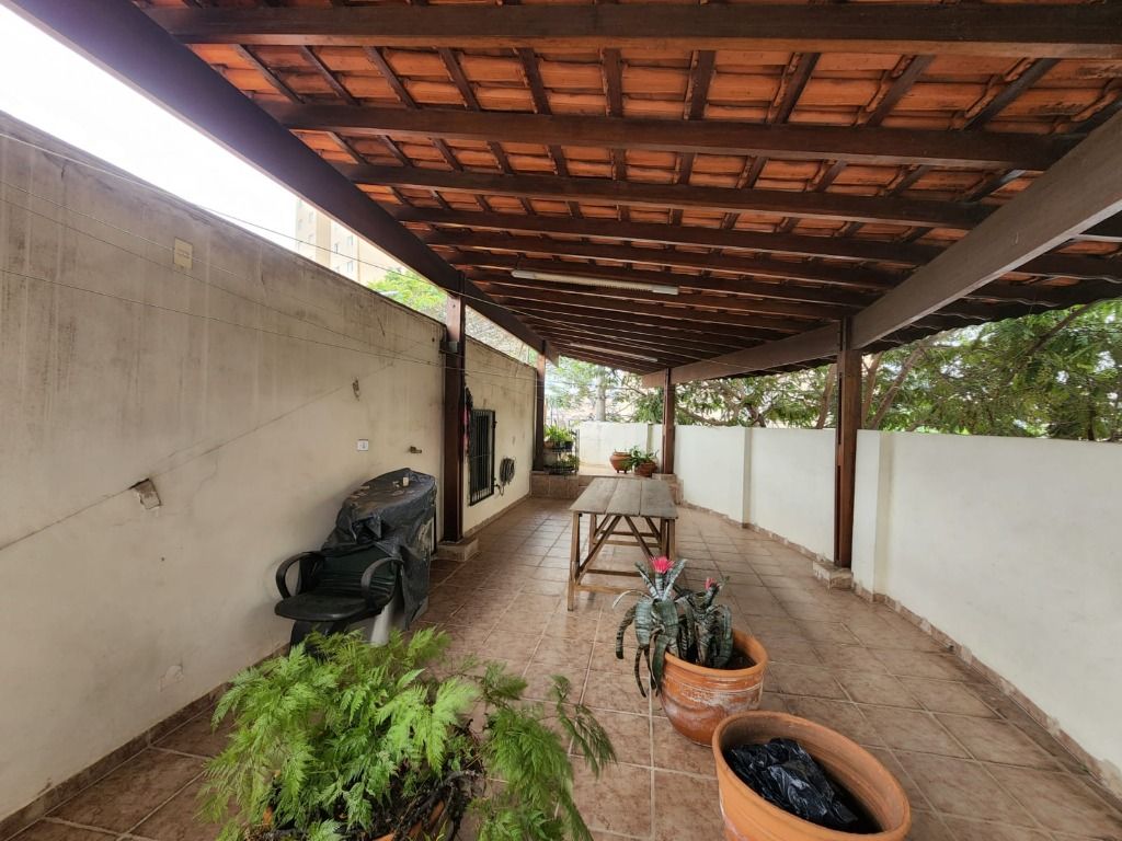 Casa à venda com 3 quartos, 170m² - Foto 9