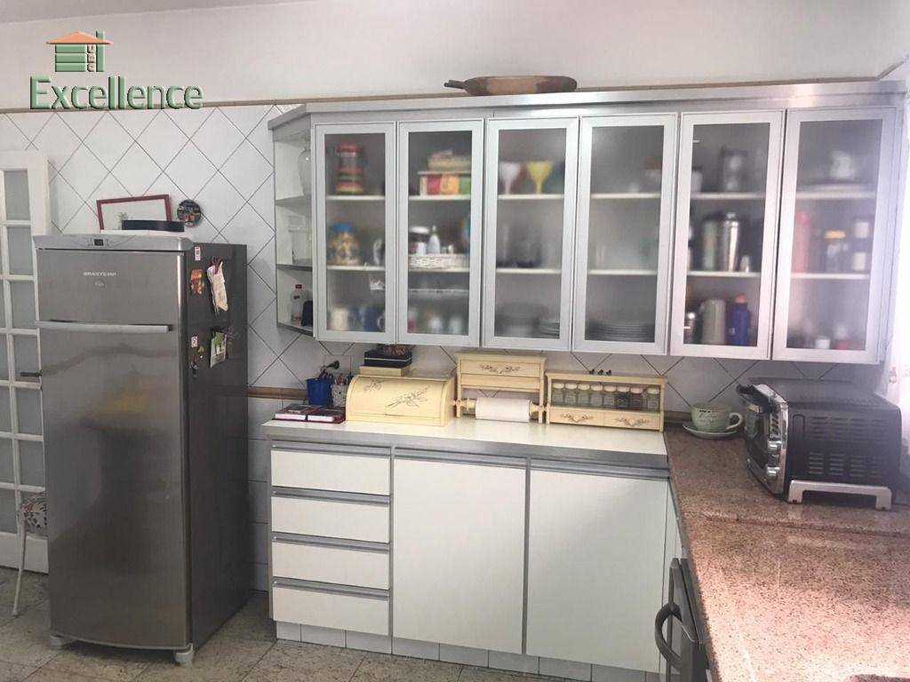 Apartamento à venda com 4 quartos, 230m² - Foto 18