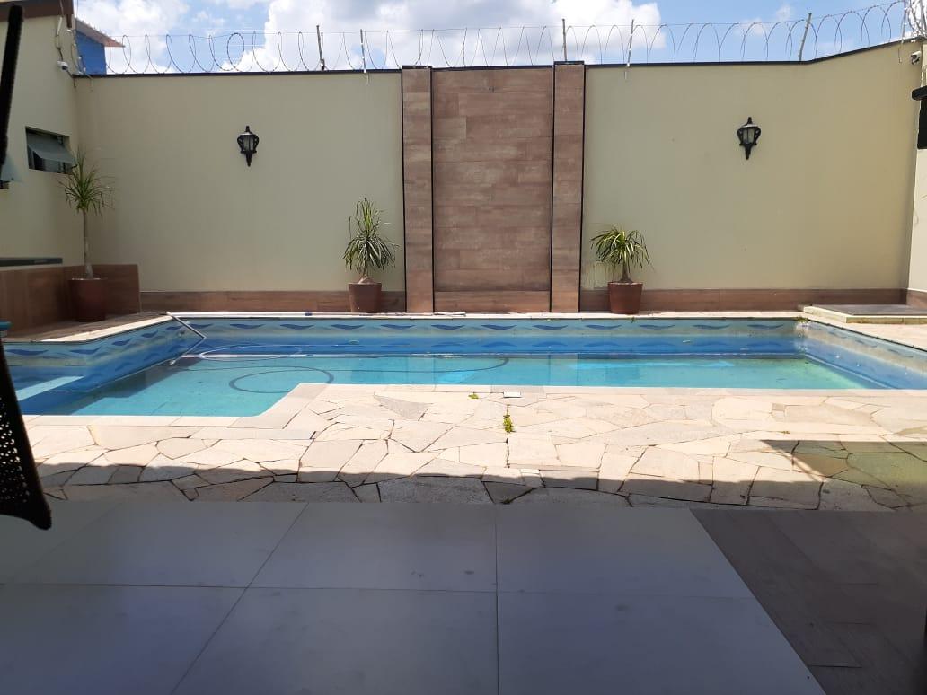 Sobrado à venda com 4 quartos, 450m² - Foto 1