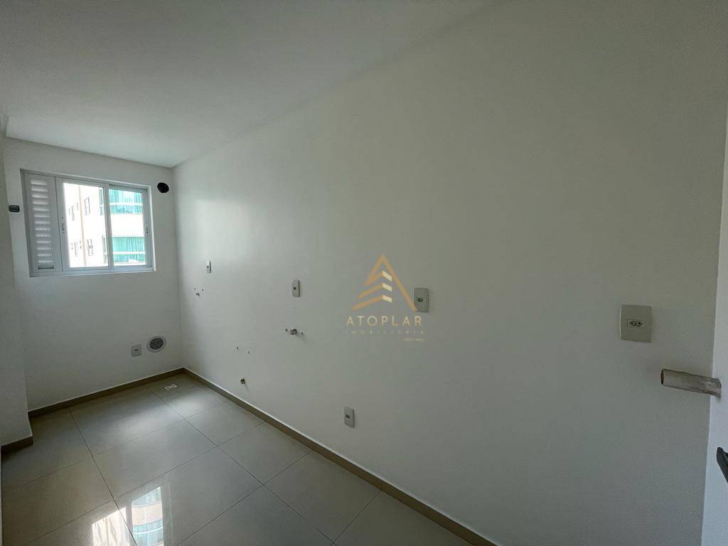 Apartamento à venda com 3 quartos, 159m² - Foto 4