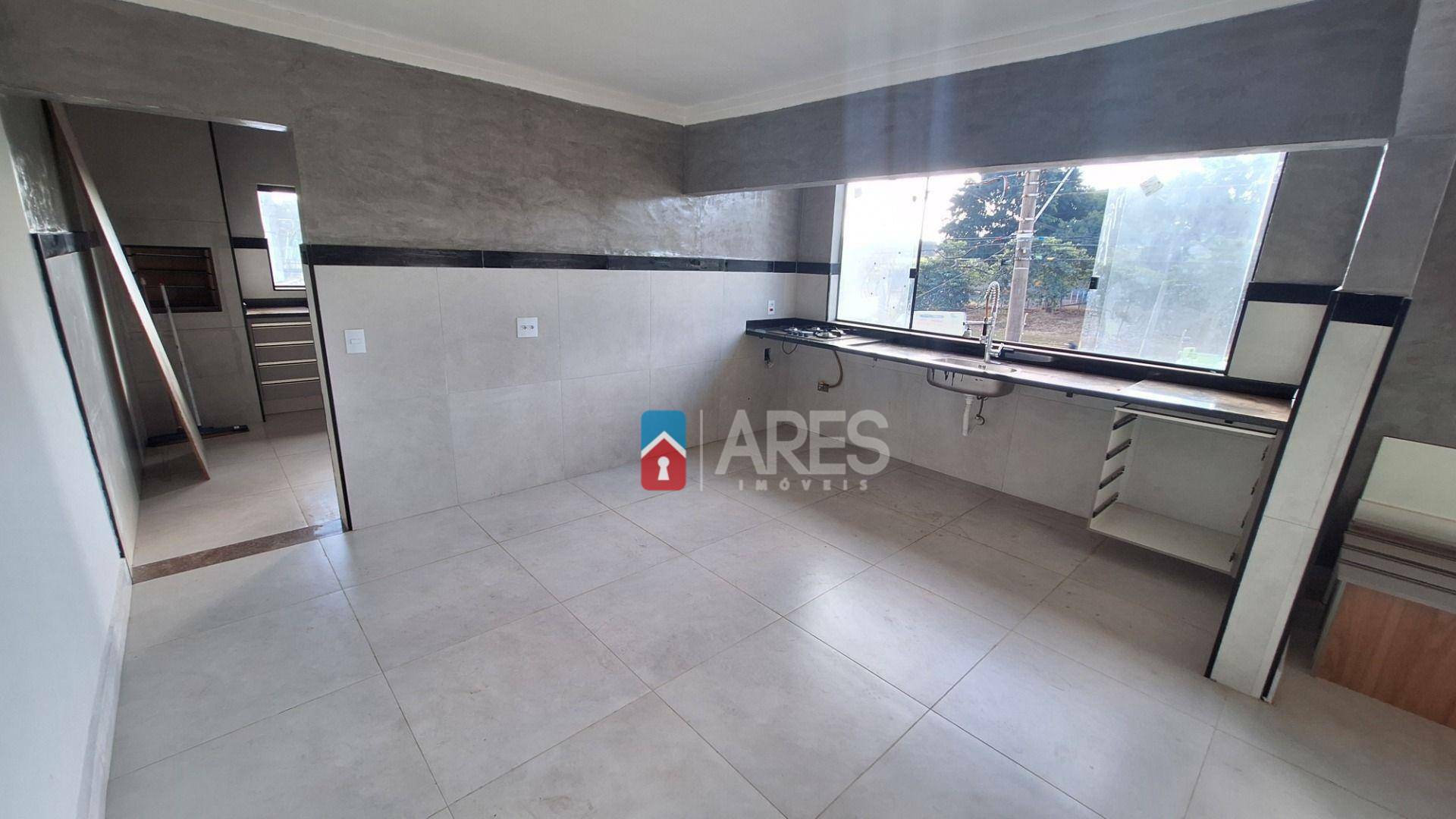 Casa para alugar com 2 quartos, 125m² - Foto 1