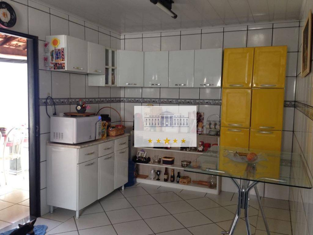 Casa à venda com 3 quartos, 184m² - Foto 4