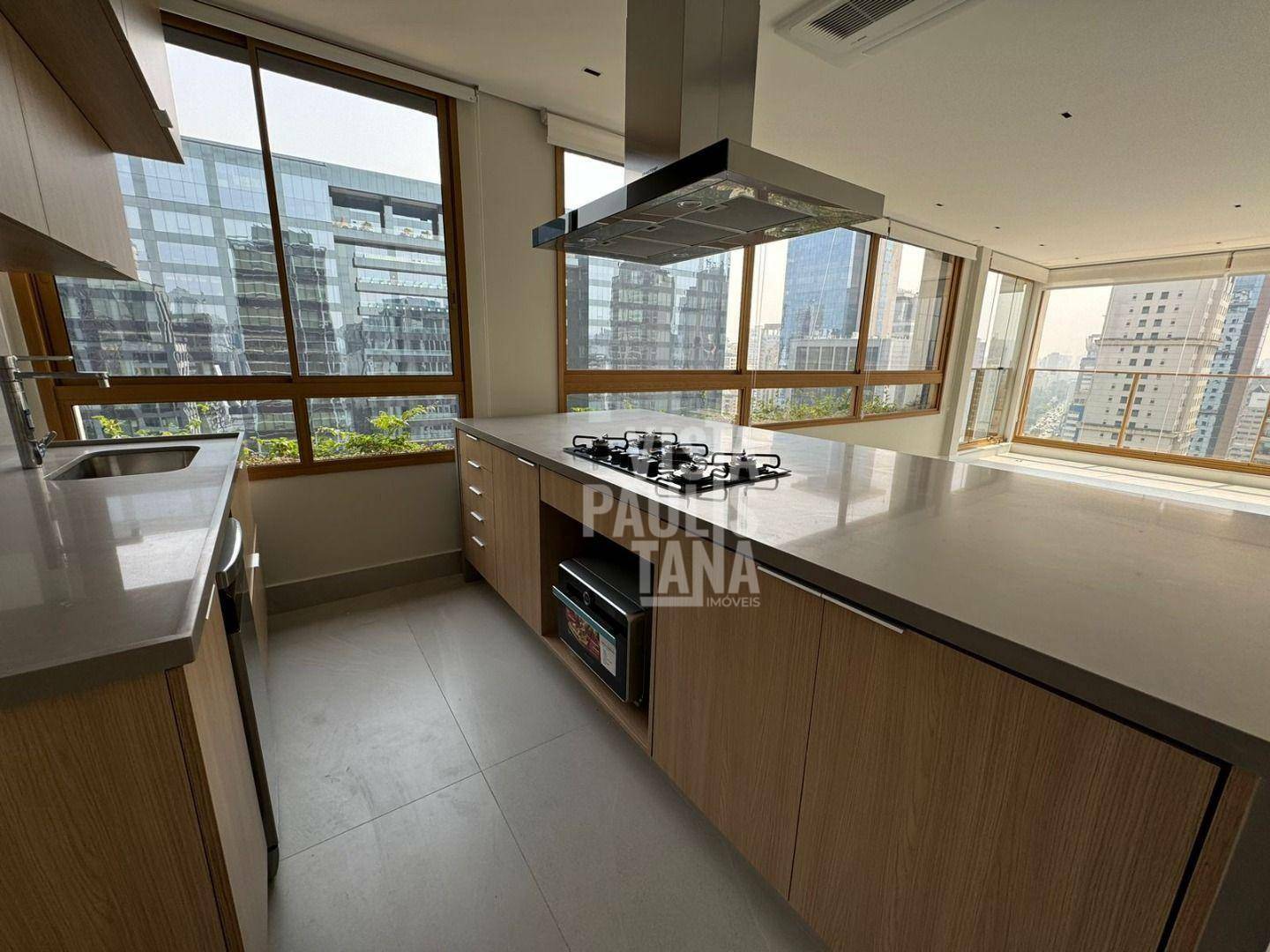 Apartamento para alugar com 3 quartos, 147m² - Foto 2