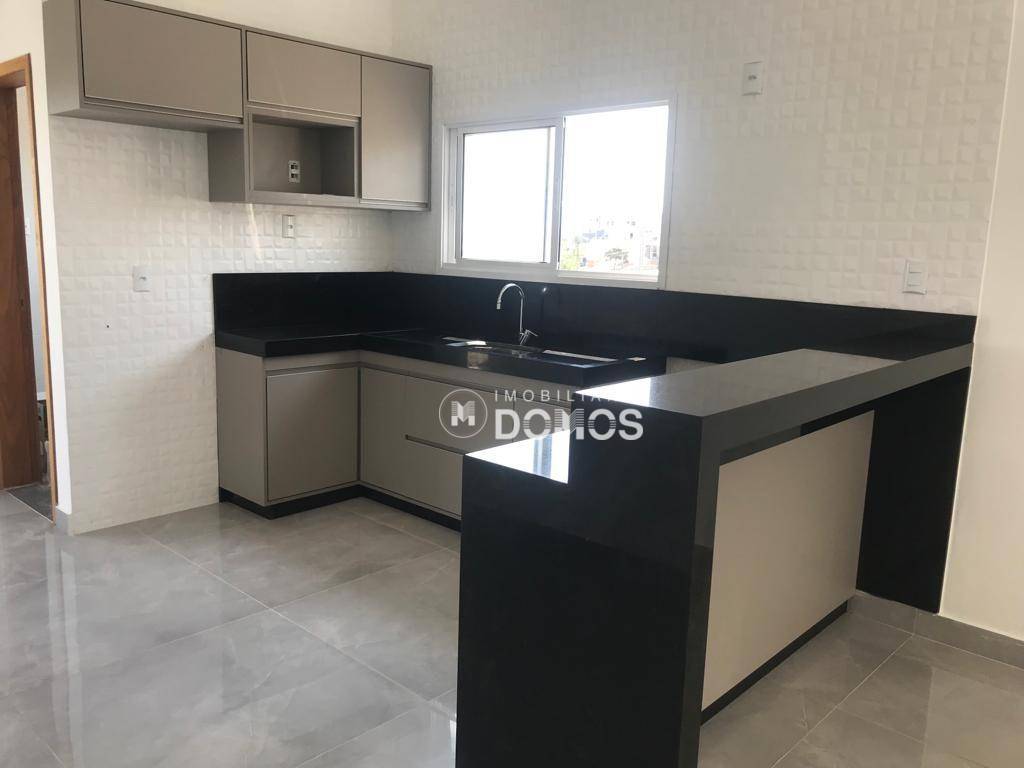 Casa de Condomínio à venda com 3 quartos, 210m² - Foto 4