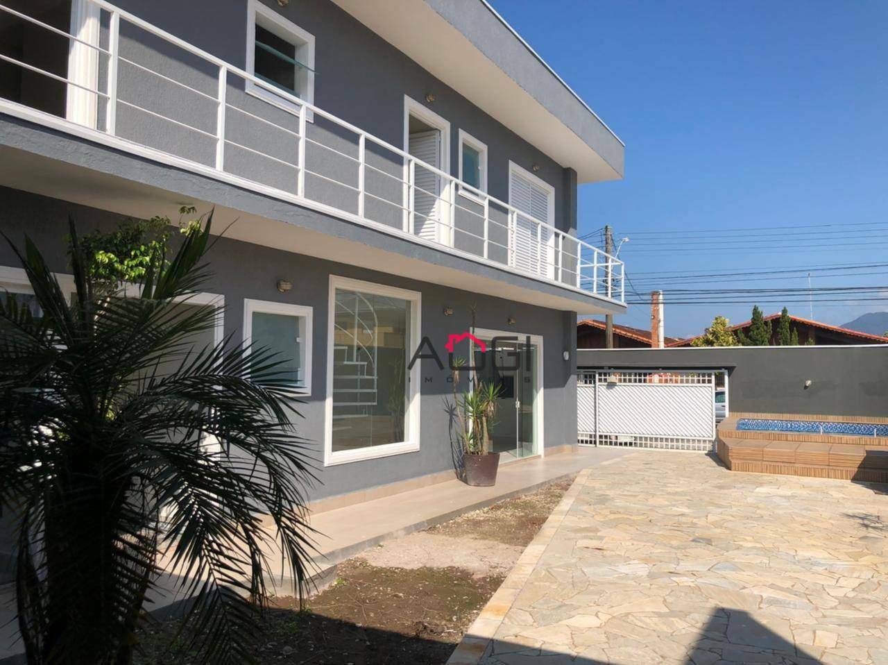 Casa à venda com 4 quartos, 186m² - Foto 1