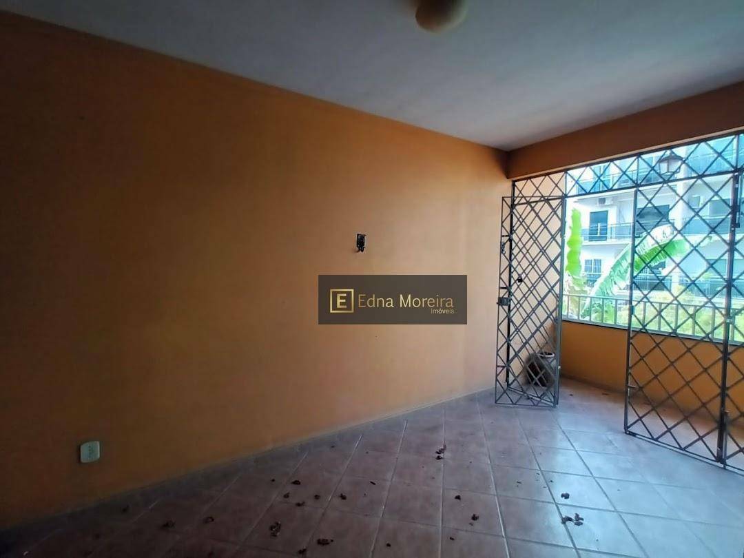 Casa à venda com 4 quartos, 187m² - Foto 1