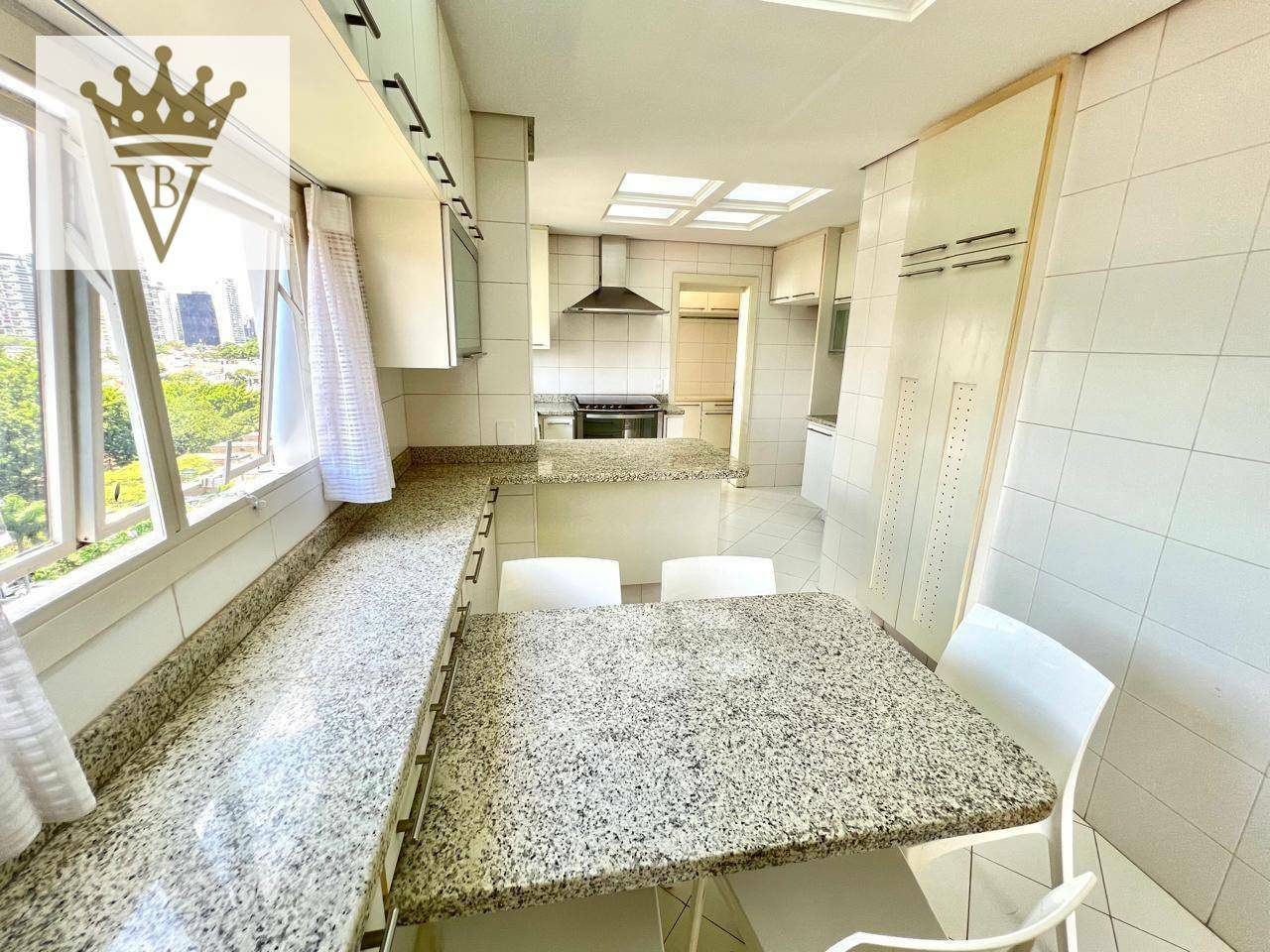 Apartamento para alugar com 3 quartos, 222m² - Foto 16