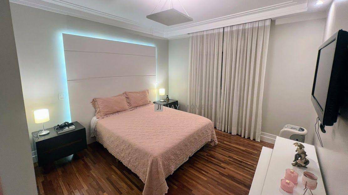 Apartamento à venda com 4 quartos, 195m² - Foto 6