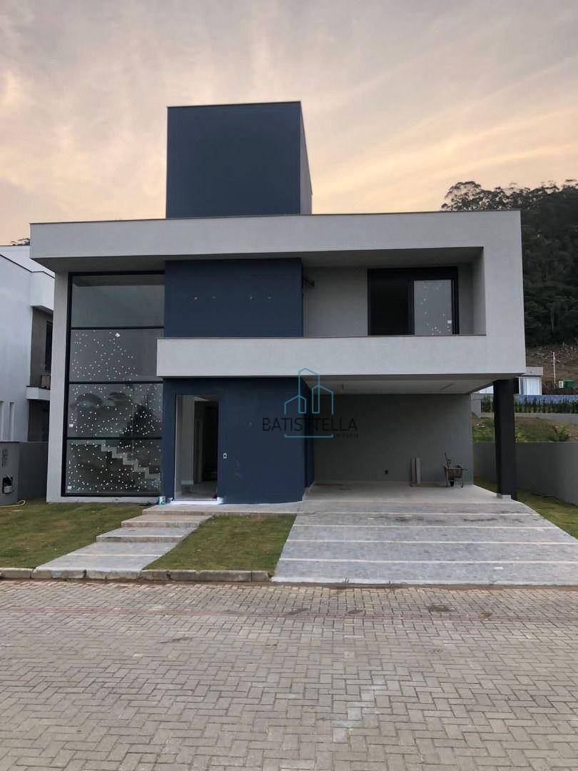 Casa à venda com 4 quartos, 378m² - Foto 1