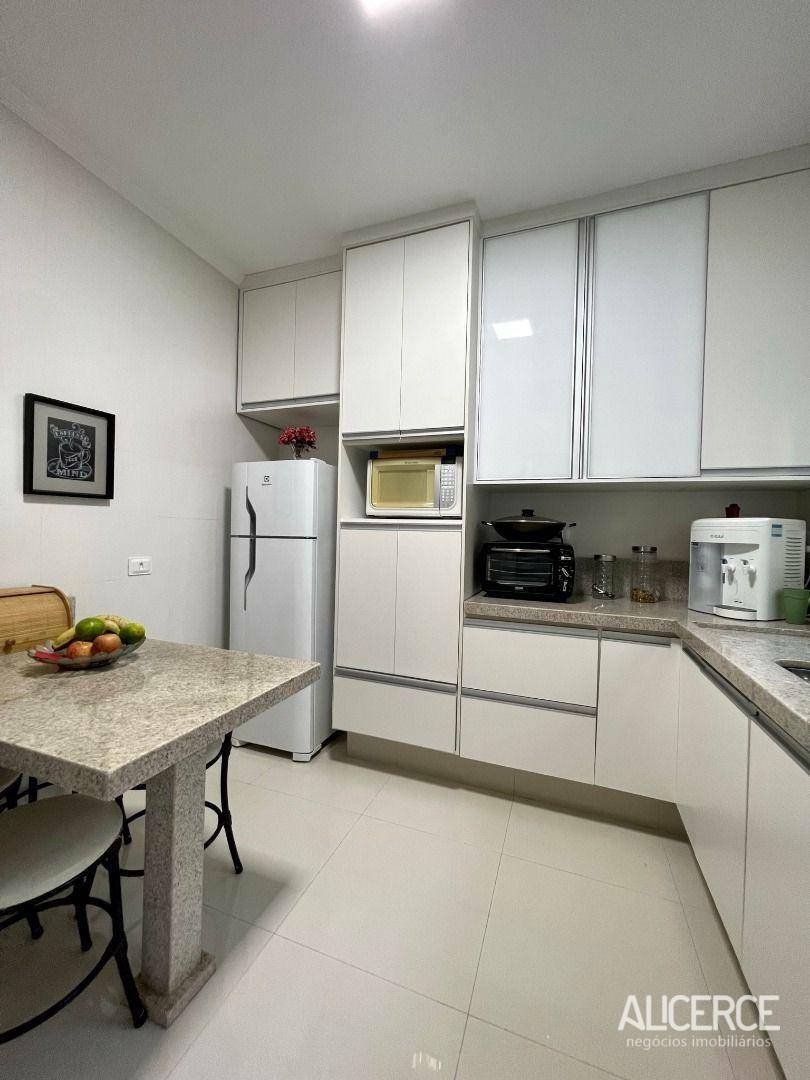 Casa à venda com 3 quartos, 200m² - Foto 29