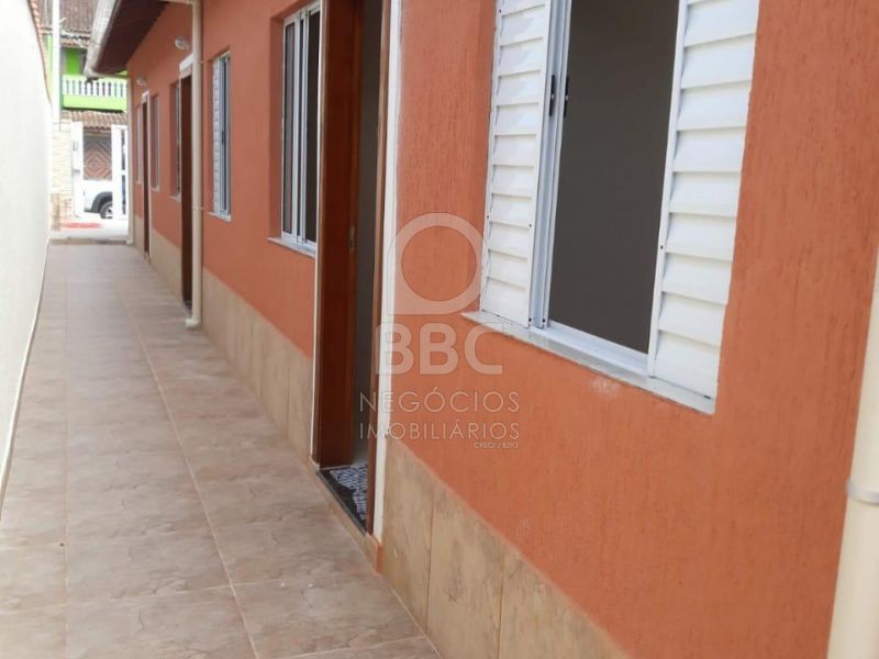 Casa à venda com 2 quartos, 50m² - Foto 2