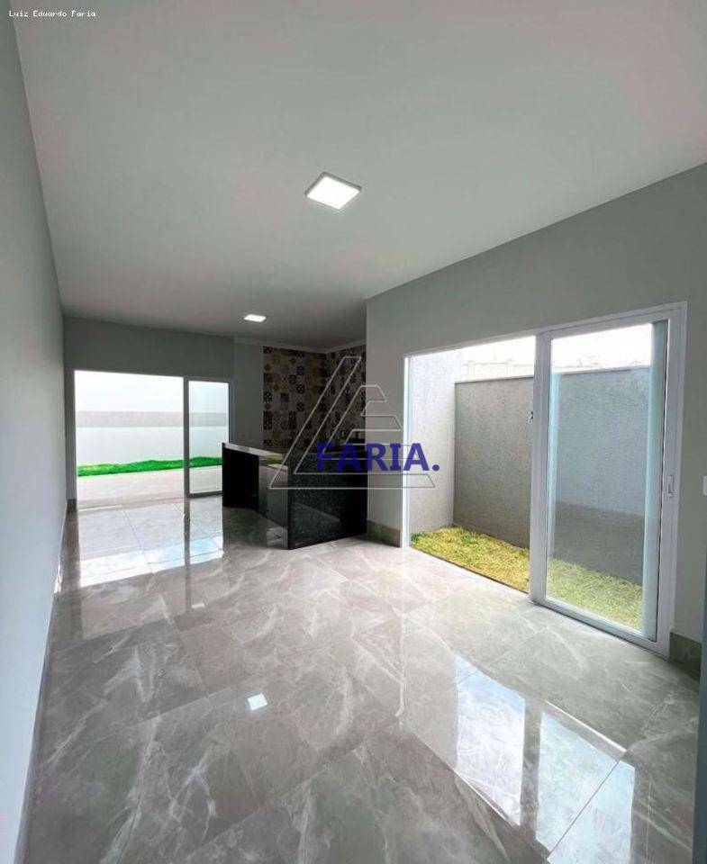 Casa à venda com 3 quartos, 220m² - Foto 4