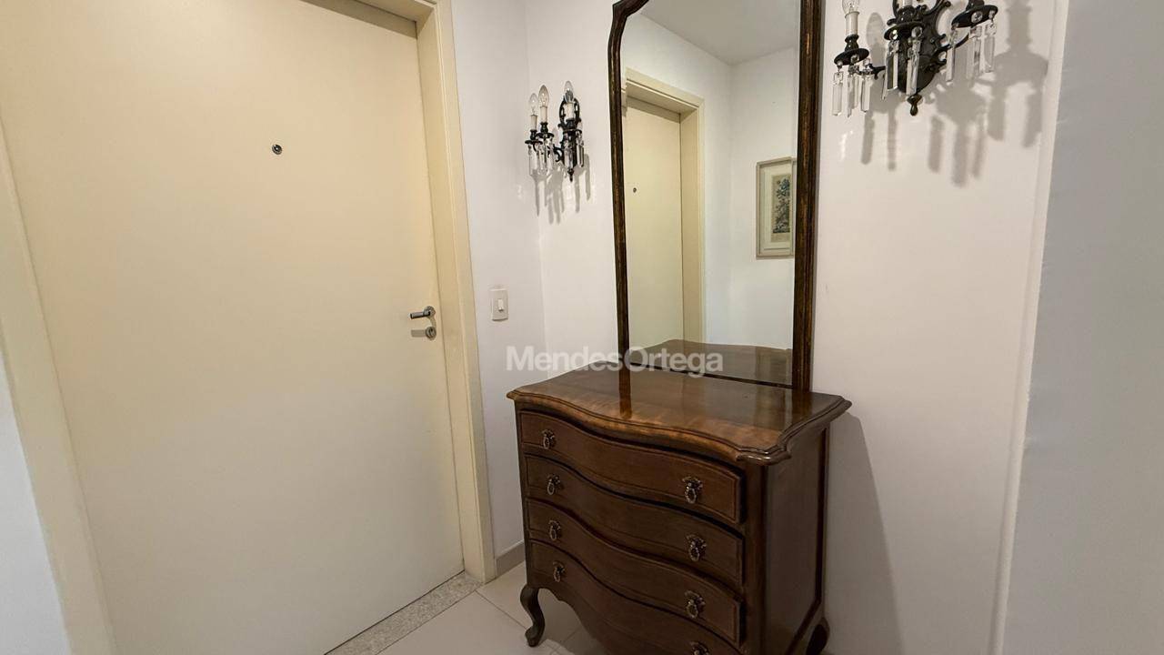Apartamento, 3 quartos, 232 m² - Foto 2