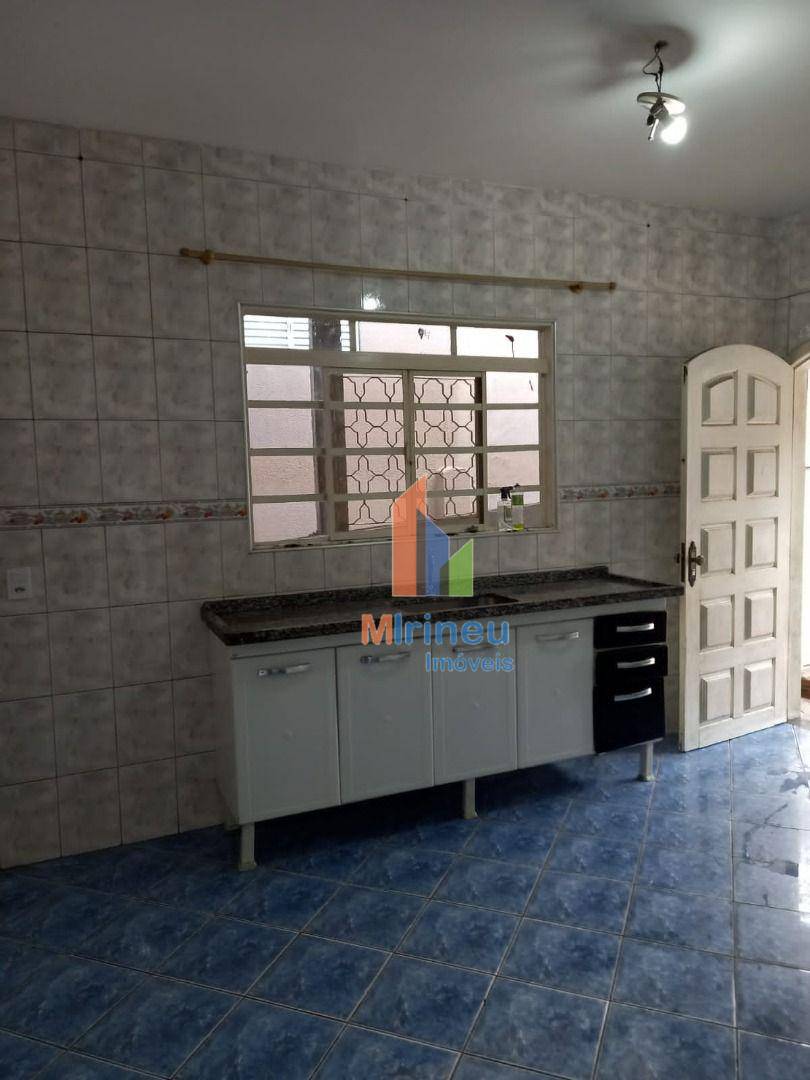 Casa à venda com 3 quartos, 67m² - Foto 12