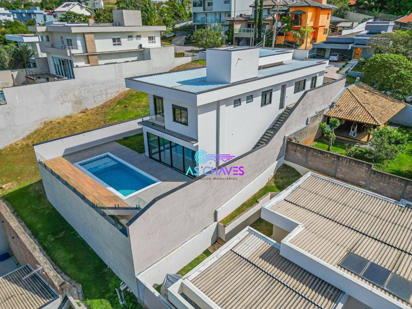 Casa de Condomínio à venda com 4 quartos, 380m² - Foto 1