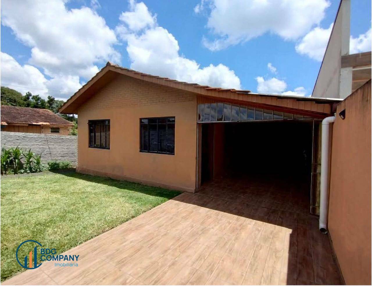 Casa à venda com 2 quartos, 90m² - Foto 1