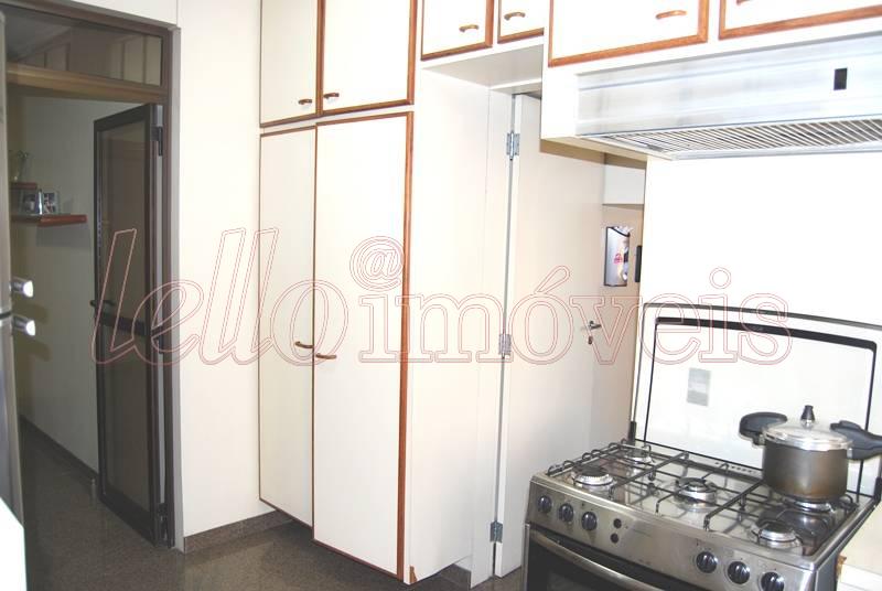 Apartamento à venda com 3 quartos, 180m² - Foto 9