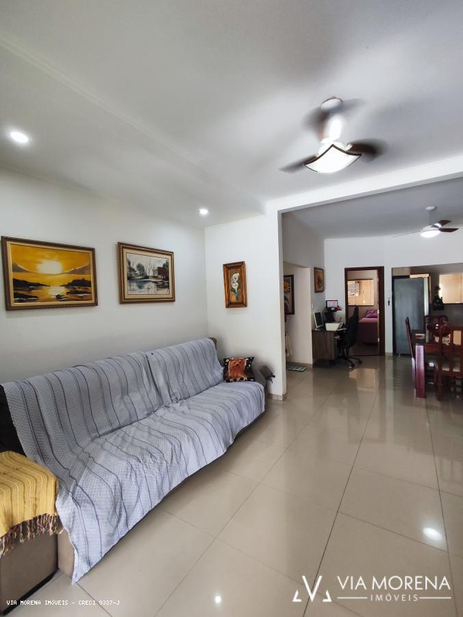 Casa à venda com 3 quartos, 500m² - Foto 2