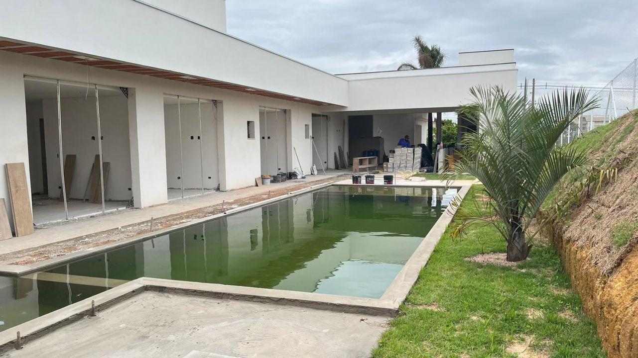 Casa de Condomínio à venda com 4 quartos, 600m² - Foto 2