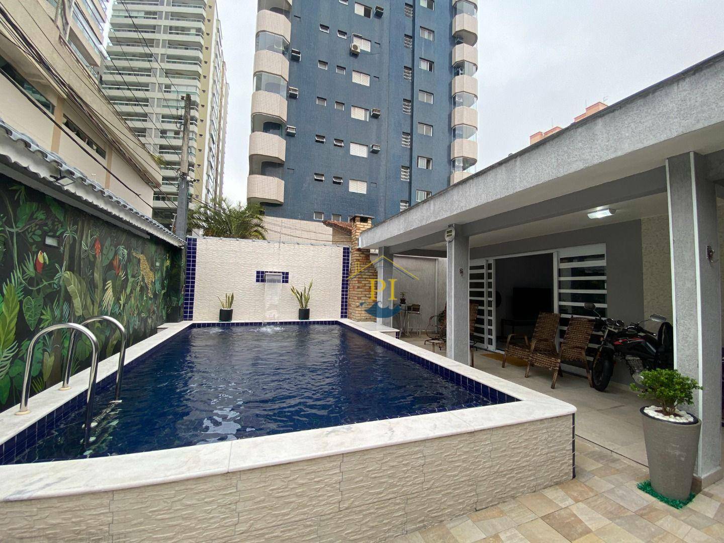 Casa à venda com 3 quartos, 228m² - Foto 1