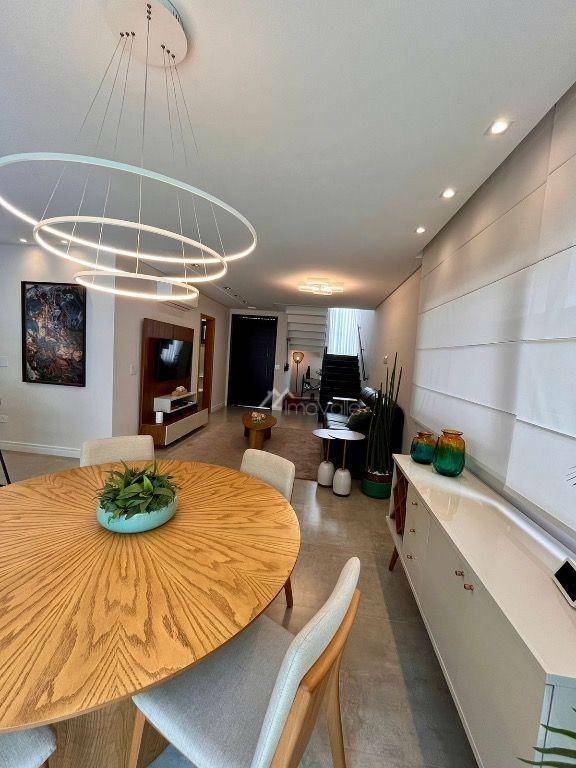 Casa de Condomínio à venda com 4 quartos, 215m² - Foto 2