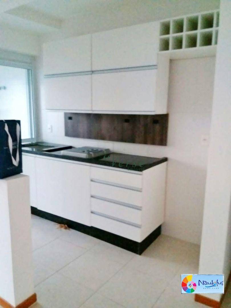 Apartamento à venda com 2 quartos, 70m² - Foto 3