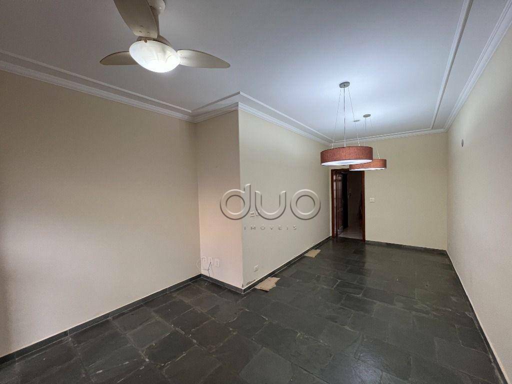 Casa à venda com 3 quartos, 151m² - Foto 1