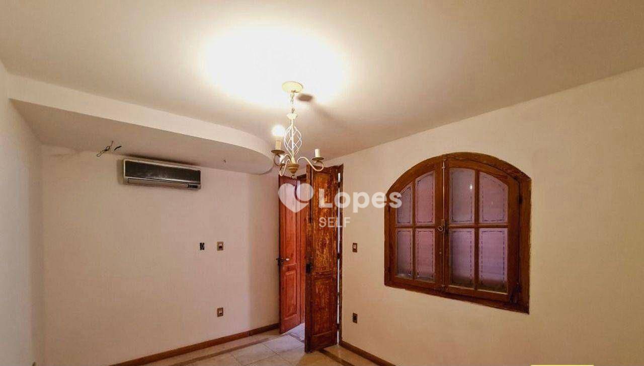 Casa à venda com 4 quartos, 225m² - Foto 14