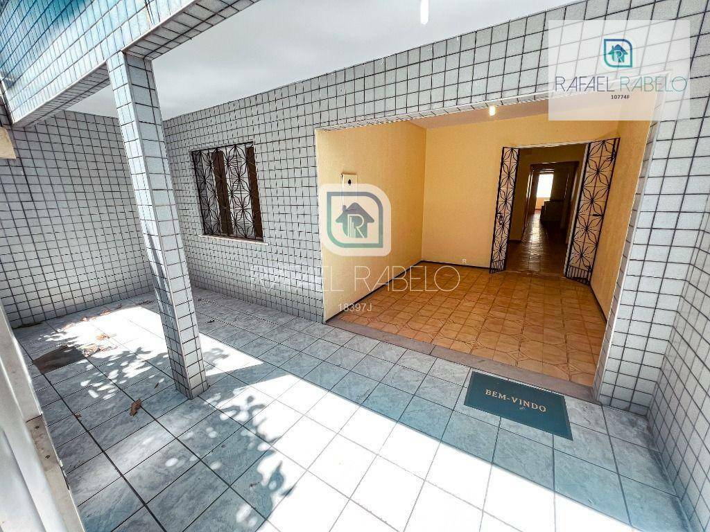 Casa para alugar com 5 quartos, 250m² - Foto 2