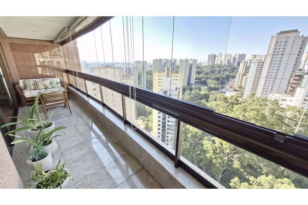 Apartamento à venda com 4 quartos, 226m² - Foto 1