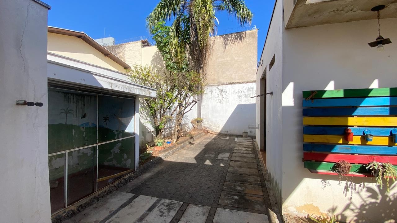 Casa para alugar com 4 quartos, 437m² - Foto 29