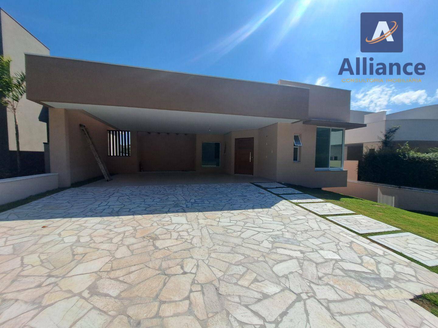 Casa de Condomínio à venda com 3 quartos, 266m² - Foto 2