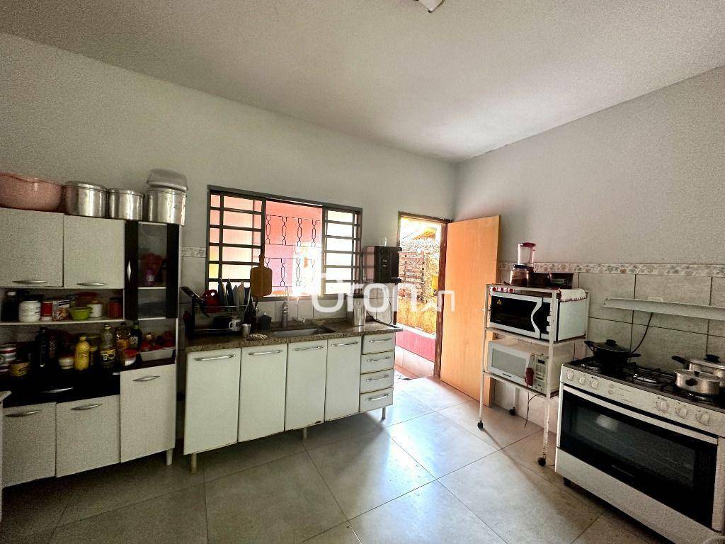 Casa à venda com 4 quartos, 287m² - Foto 4